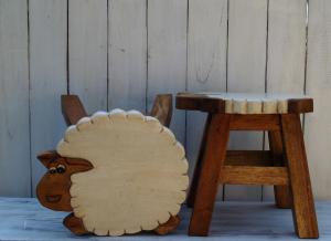 Stolička s obrázkem - průměr 25x25 cm ( ovečka )